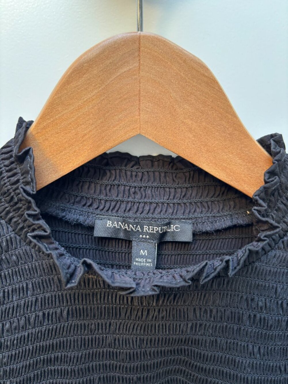Banana Republic Black Smocked Ruffle Blouse Long Sleeve Top M - Picture 3 of 3